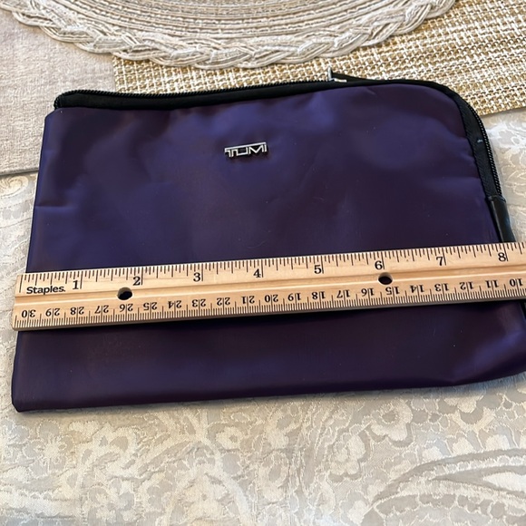 TUMI travel cosmetic bag in purple with zipper in EUC! - Picture 4 of 5
